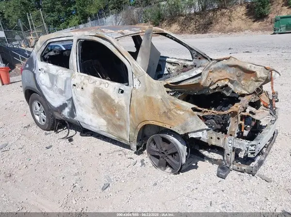 3GNCJKSB0LL109786 2020 CHEVROLET TRAX - Image 1