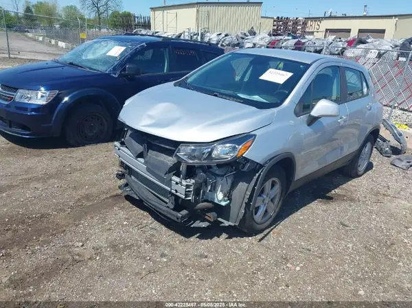 3GNCJKSB0LL130816 2020 CHEVROLET TRAX - Image 2