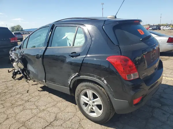 3GNCJKSB0LL135692 2020 CHEVROLET TRAX - Image 2