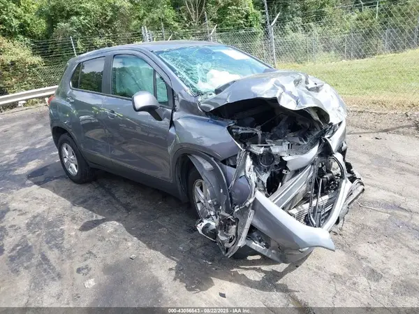 3GNCJKSB0LL138284 2020 CHEVROLET TRAX - Image 1