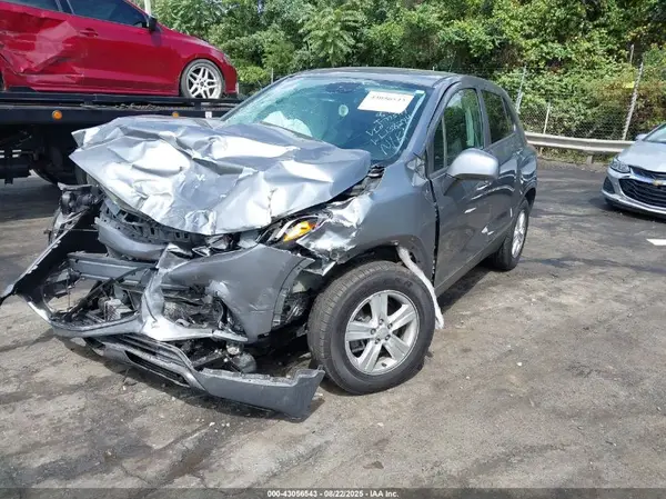 3GNCJKSB0LL138284 2020 CHEVROLET TRAX - Image 2