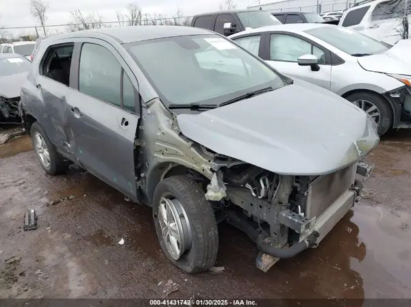 3GNCJKSB0LL152282 2020 CHEVROLET TRAX - Image 1