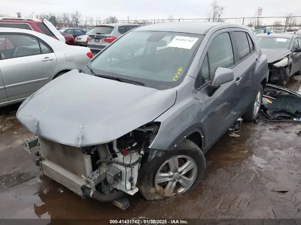 3GNCJKSB0LL152282 2020 CHEVROLET TRAX - Image 2