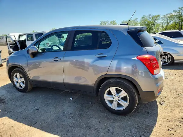 3GNCJKSB0LL162102 2020 CHEVROLET TRAX - Image 2