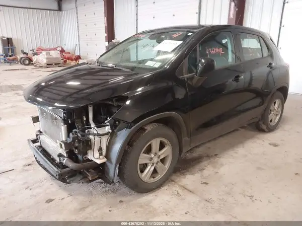3GNCJKSB0LL176887 2020 CHEVROLET TRAX - Image 2