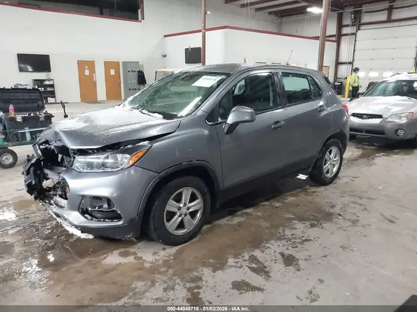 3GNCJKSB0LL178011 2020 CHEVROLET TRAX - Image 2