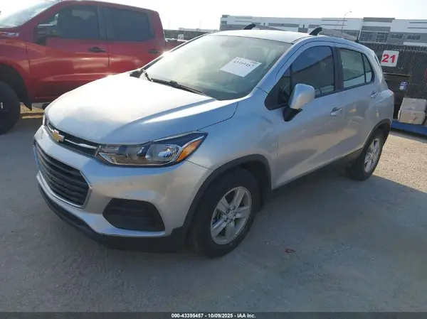 3GNCJKSB0LL186108 2020 CHEVROLET TRAX - Image 2