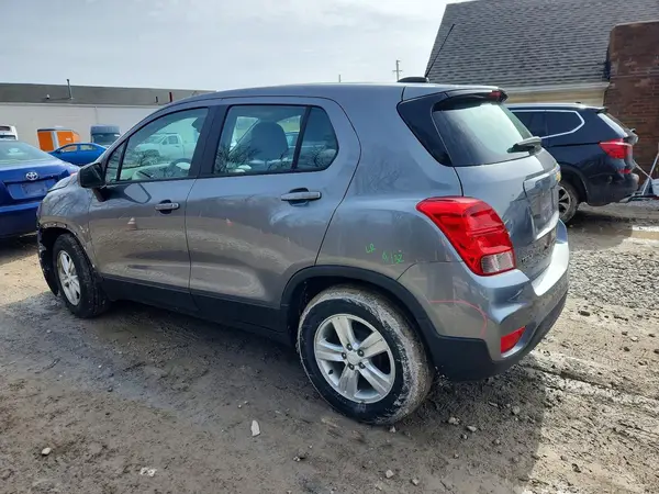 3GNCJKSB0LL190174 2020 CHEVROLET TRAX - Image 2