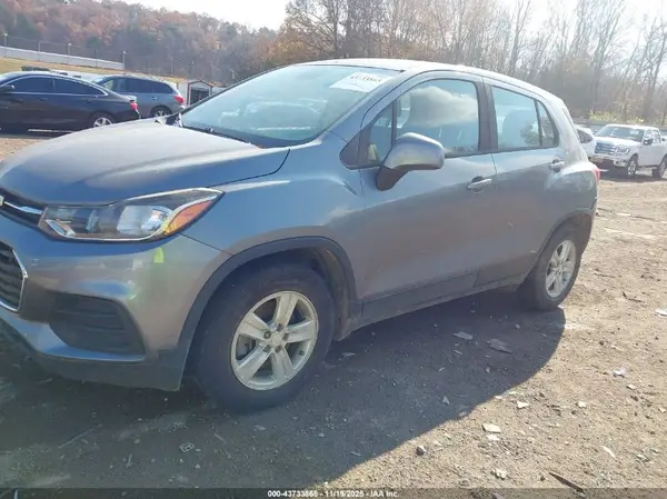 3GNCJKSB0LL192104 2020 CHEVROLET TRAX - Image 2