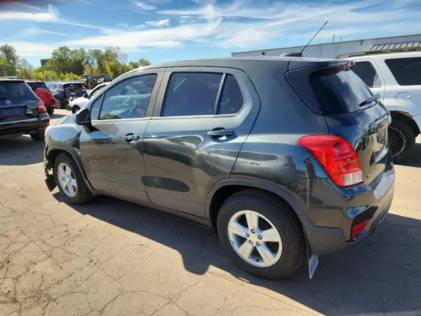 3GNCJKSB0LL192930 2020 CHEVROLET TRAX - Image 2