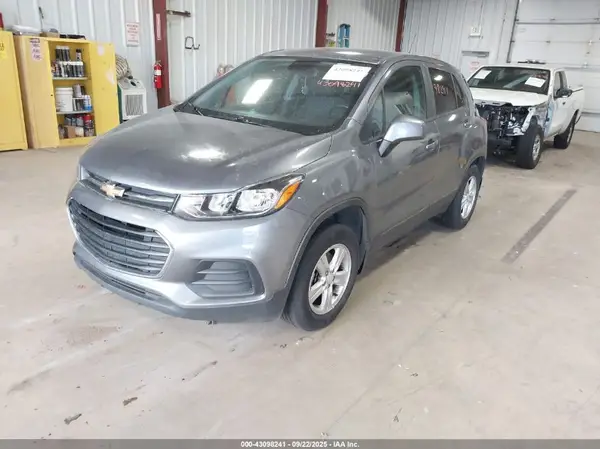 3GNCJKSB0LL196539 2020 CHEVROLET TRAX - Image 2