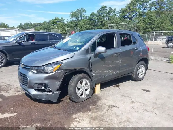 3GNCJKSB0LL199232 2020 CHEVROLET TRAX - Image 2