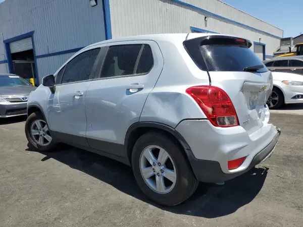 3GNCJKSB0LL204347 2020 CHEVROLET TRAX - Image 2