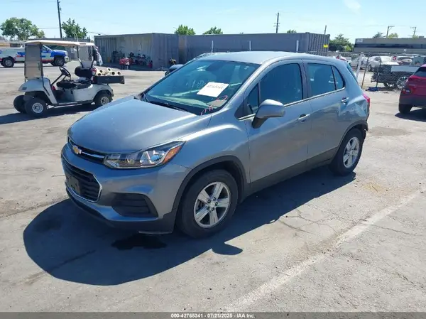 3GNCJKSB0LL204400 2020 CHEVROLET TRAX - Image 2