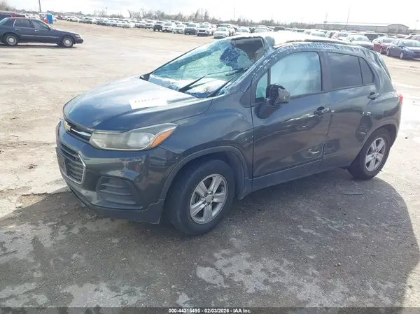 3GNCJKSB0LL215574 2020 CHEVROLET TRAX - Image 2