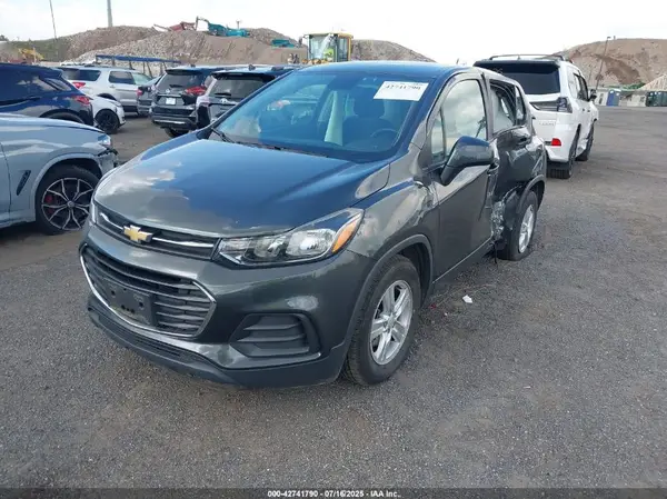 3GNCJKSB0LL227014 2020 CHEVROLET TRAX - Image 2
