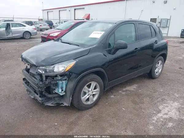 3GNCJKSB0LL233721 2020 CHEVROLET TRAX - Image 2