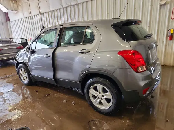 3GNCJKSB0LL237817 2020 CHEVROLET TRAX - Image 2