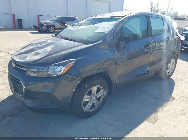 3GNCJKSB0LL242693 2020 CHEVROLET TRAX - Image 2