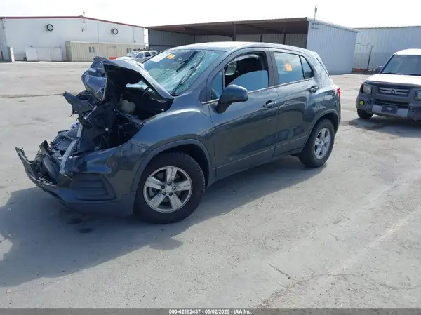 3GNCJKSB0LL247795 2020 CHEVROLET TRAX - Image 2