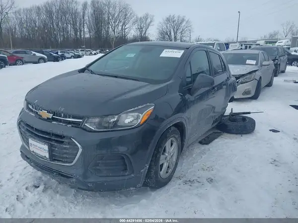 3GNCJKSB0LL251765 2020 CHEVROLET TRAX - Image 2