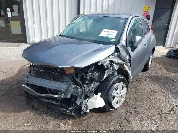 3GNCJKSB0LL272356 2020 CHEVROLET TRAX - Image 2