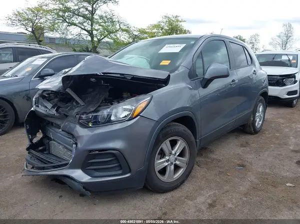 3GNCJKSB0LL277377 2020 CHEVROLET TRAX - Image 2