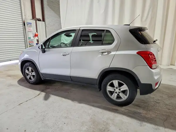 3GNCJKSB0LL280988 2020 CHEVROLET TRAX - Image 2