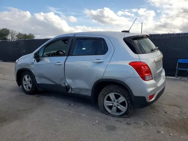 3GNCJKSB0LL303881 2020 CHEVROLET TRAX - Image 2