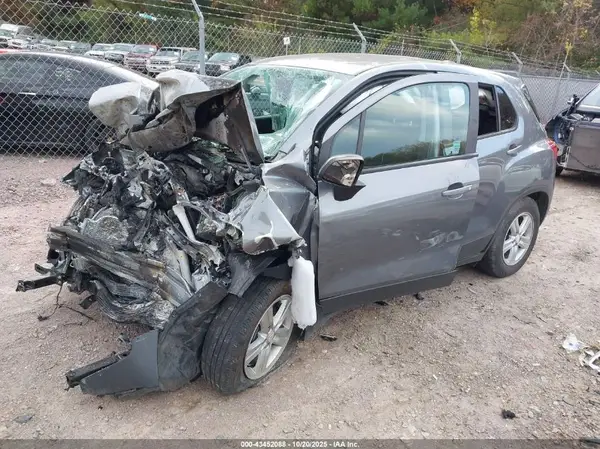 3GNCJKSB0LL316243 2020 CHEVROLET TRAX - Image 2