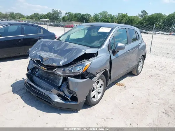 3GNCJKSB0LL317005 2020 CHEVROLET TRAX - Image 2