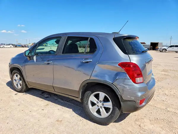 3GNCJKSB0LL333804 2020 CHEVROLET TRAX - Image 2