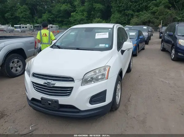 3GNCJKSB1GL125260 2016 CHEVROLET TRAX - Image 2