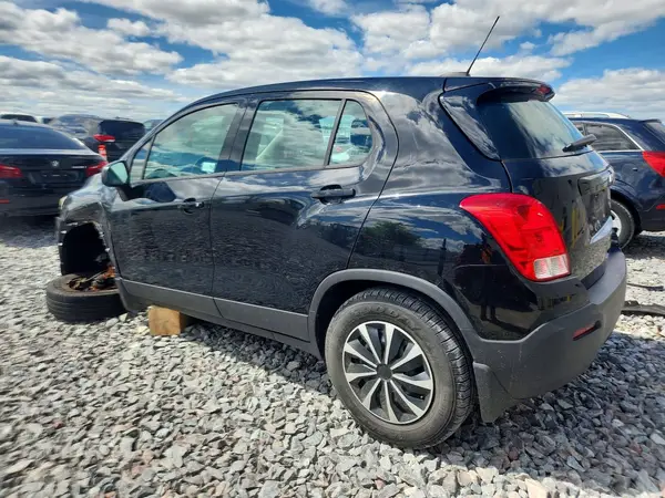 3GNCJKSB1GL228775 2016 CHEVROLET TRAX - Image 2