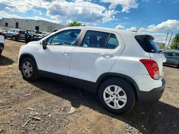 3GNCJKSB1GL253546 2016 CHEVROLET TRAX - Image 2