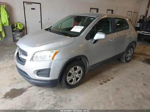 3GNCJKSB1GL260528 2016 CHEVROLET TRAX - Image 2
