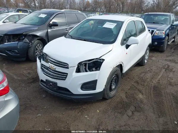 3GNCJKSB1GL263896 2016 CHEVROLET TRAX - Image 2