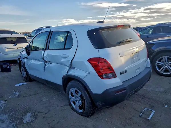 3GNCJKSB1GL269097 2016 CHEVROLET TRAX - Image 2