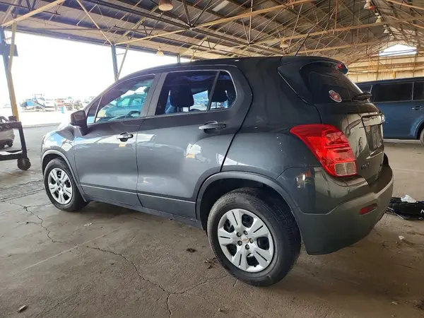 3GNCJKSB1GL277135 2016 CHEVROLET TRAX - Image 2