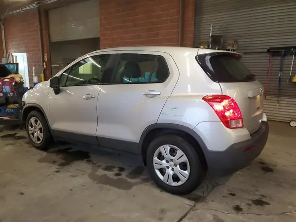 3GNCJKSB1GL279080 2016 CHEVROLET TRAX - Image 2