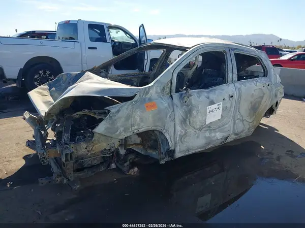 3GNCJKSB1HL168594 2017 CHEVROLET TRAX - Image 2
