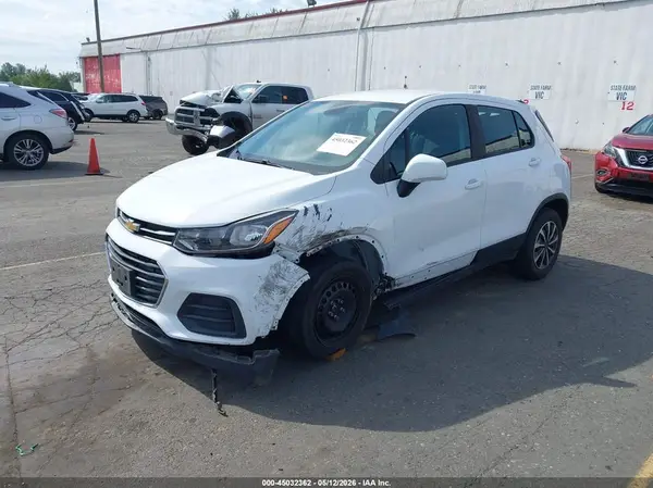 3GNCJKSB1HL187842 2017 CHEVROLET TRAX - Image 2