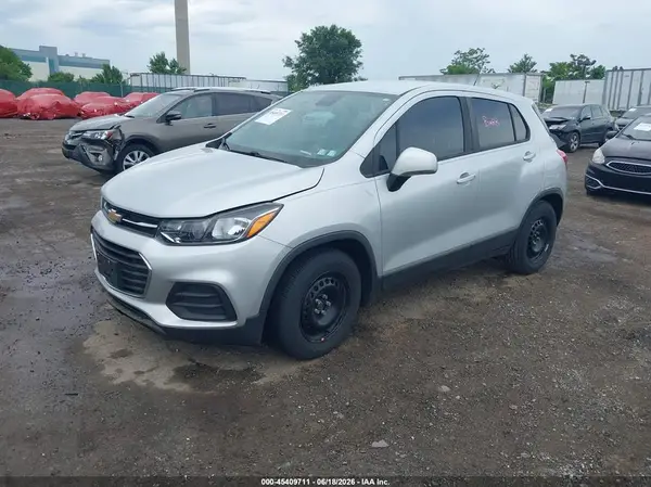 3GNCJKSB1HL224064 2017 CHEVROLET TRAX - Image 2
