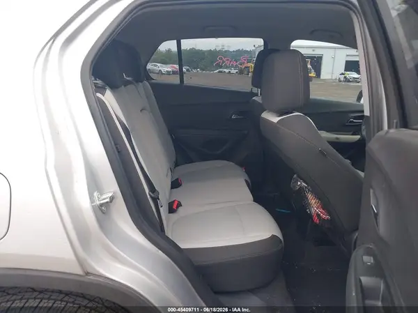 3GNCJKSB1HL224064 2017 CHEVROLET TRAX - Image 8