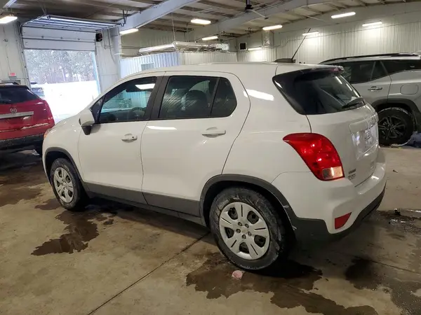 3GNCJKSB1HL261700 2017 CHEVROLET TRAX - Image 2