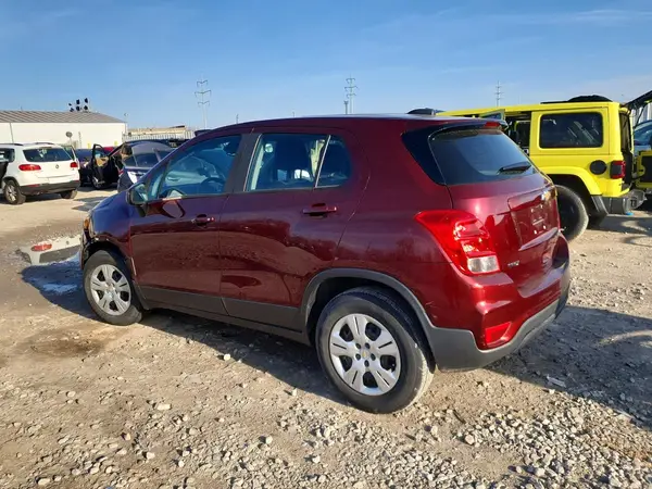 3GNCJKSB1HL275788 2017 CHEVROLET TRAX - Image 2