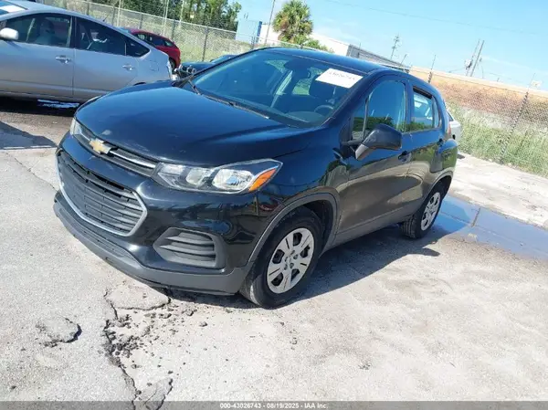 3GNCJKSB1HL281087 2017 CHEVROLET TRAX - Image 2