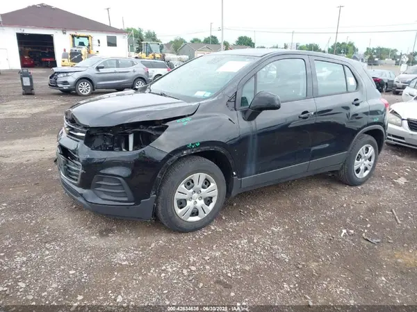 3GNCJKSB1HL282840 2017 CHEVROLET TRAX - Image 2