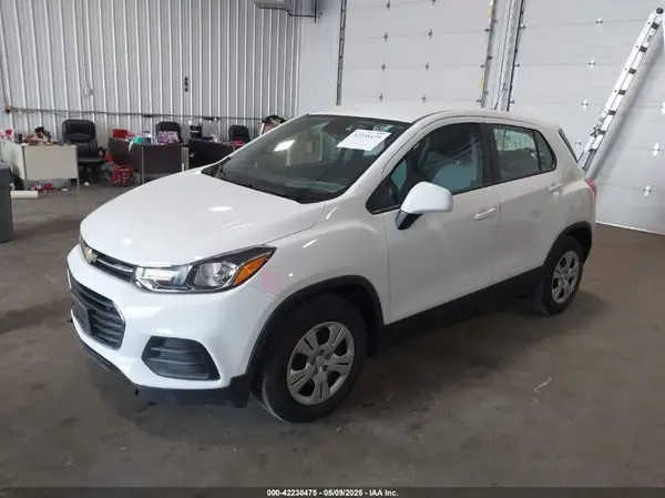3GNCJKSB1HL285110 2017 CHEVROLET TRAX - Image 2
