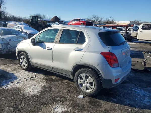 3GNCJKSB1HL285673 2017 CHEVROLET TRAX - Image 2